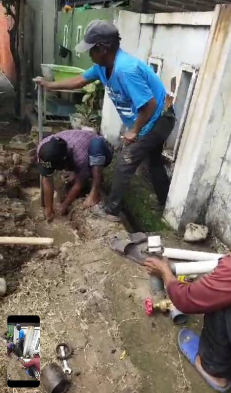 Tanggapi Aduan Pelanggan, Petugas PDAM Tirta Jeneberang Gowa Beri Respons Cepat