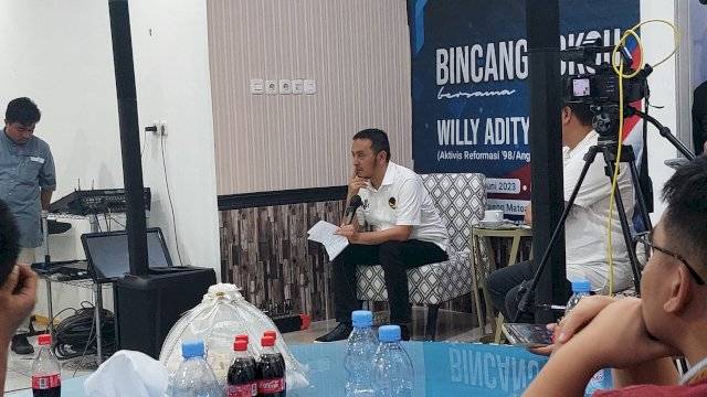 Beri Edukasi ke Mahasiswa, Rudianto Lallo Hadirkan Aktivis 98 Willy Aditya