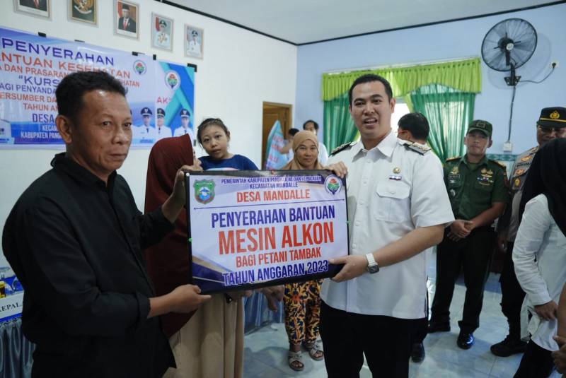 Bupati MYL Serahkan Bantuan untuk Warga di Empat Desa