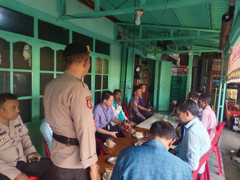 Kasat Sabhara Polres Selayar Pimpin Jumat Curhat di Warkop