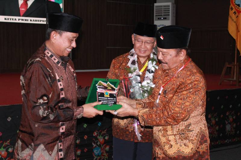 Bersama Ketua TP PKK, Bupati Wajo Hadiri Musprov XIV PWRI Sulawesi Selatan