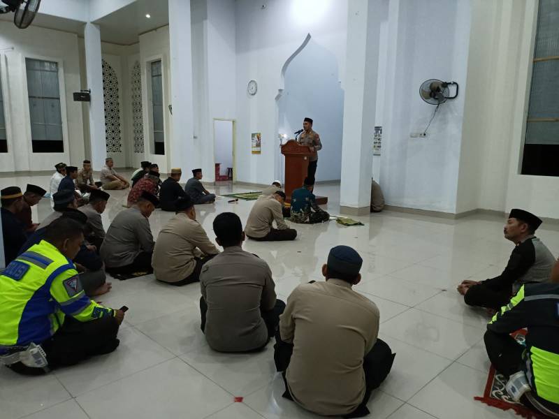 Melalui Safari Subuh, Kapolres Soppeng Menyapa Warga Salotungo