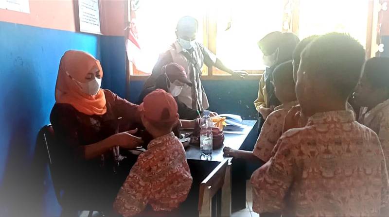 Tim PKM Benteng Jampea Lakukan Screening Kesehatan Terhadap Siswa SDN Labuang Mangatti