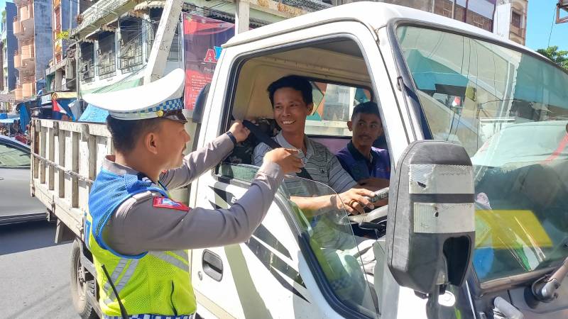 Satlantas Polres Pelabuhan Makassar Ingatkan Pengendara Keselamatan Berlalulintas