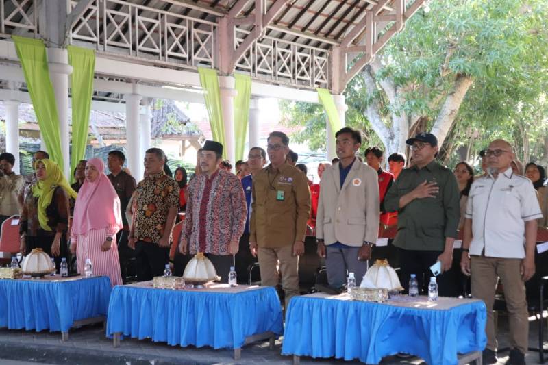 Pemkab Selayar Lepas Secara Resmi Mahasiswa KKN Univ. Gajah Mada dan Unhas Makassar 