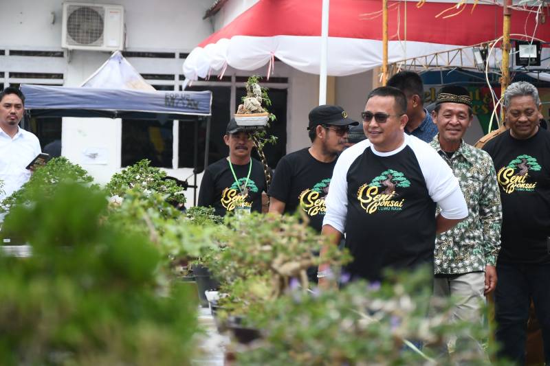 Muhammad Fauzi Sponsori Satu Unit Motor Festival Bonsai se Luwu Raya
