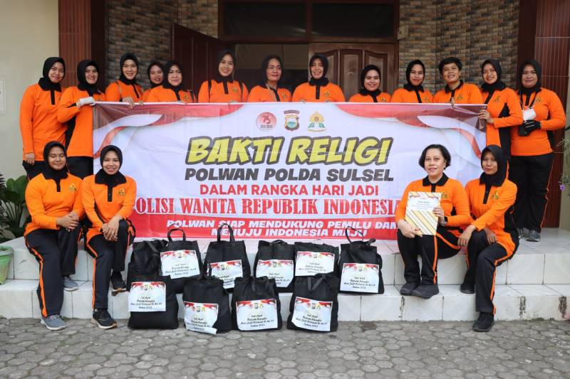 Polwan Polres Pelabuhan Gelar Bakti Religi dan Salurkan Sembako