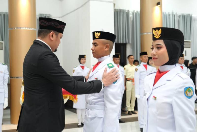 Kukuhan 70 Anggota Paskibraka, Adnan Minta Bendera Dikibarkan Dengan Baik