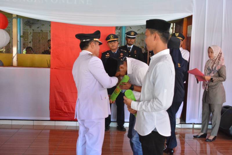 Wabup Sidrap Mahmud Yusuf Serahkan Remisi Secara Simbolis Kepada Warga Binaan Permasyarakatan Rutan Klas IIB Sidrap 