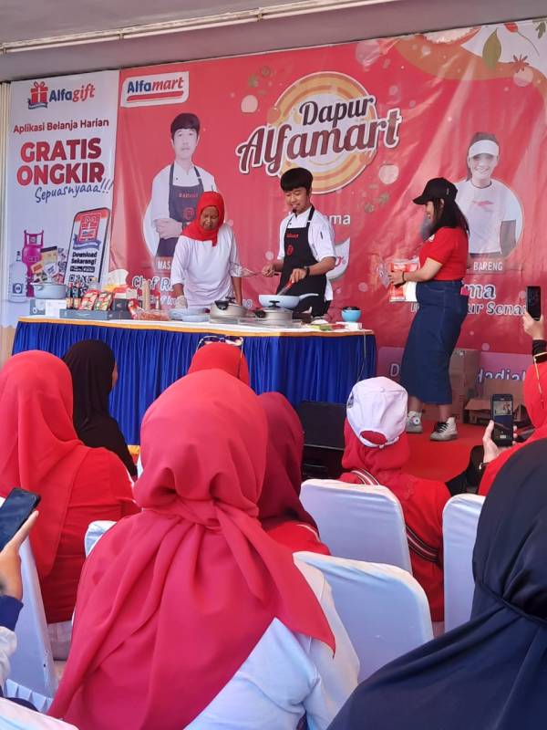 Chef Rahman Meriahkan Dapur Alfamart Bersama Royco