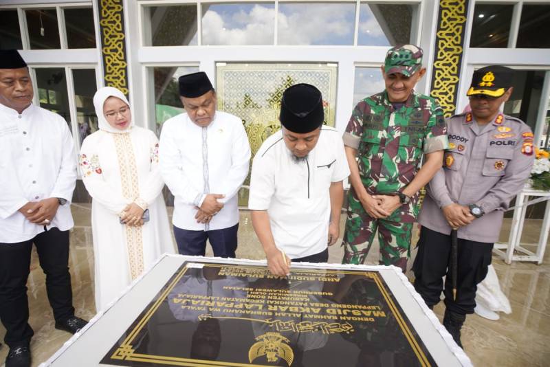 Gubernur Andi Sudirman Resmikan Masjid Akbar Lappariaja