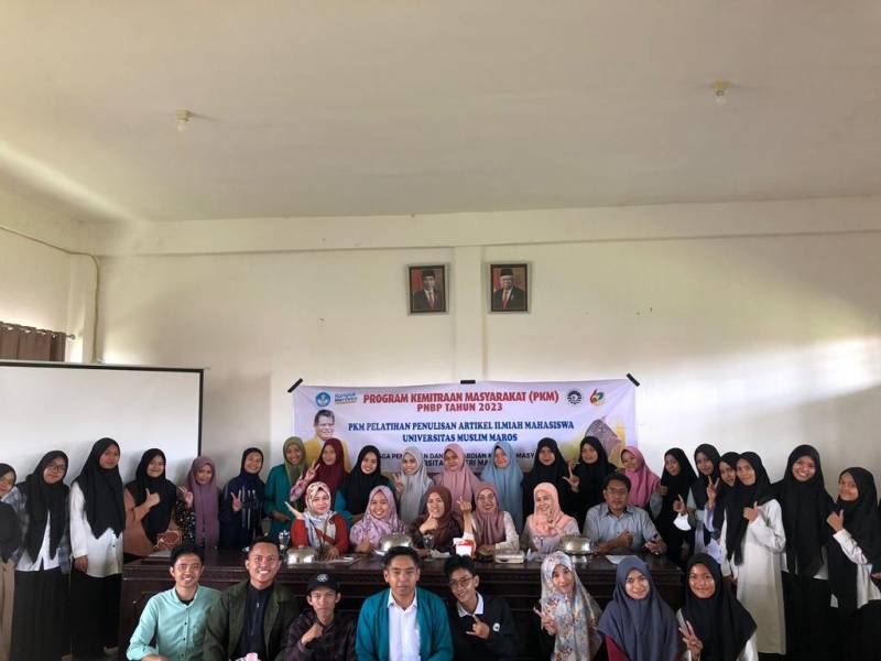Dosen UNM Gelar Pelatihan  Penulisan Artikel Ilmiah kepada Mahasiswa UMMA