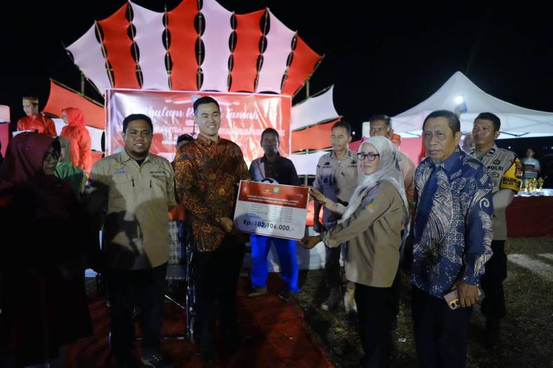 Bupati MYL Serahkan Alat Bantu Disabilitas Senilai Rp102 Juta