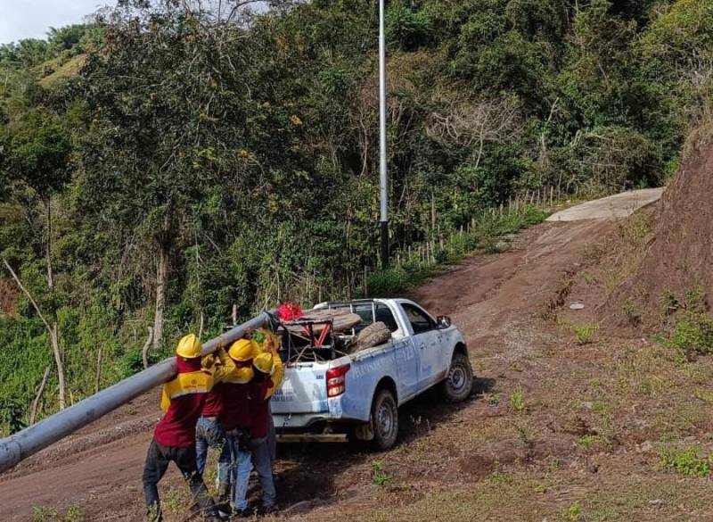 PLN Listriki Tiga Desa Terpencil di Sulsel, 165 Keluarga Kini Nikmati Listrik 24 Jam