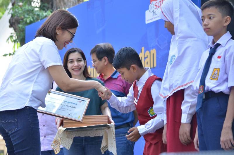 Koperasi Astra Serahkan Beasiswa Kepada 3.278 Anak Anggota