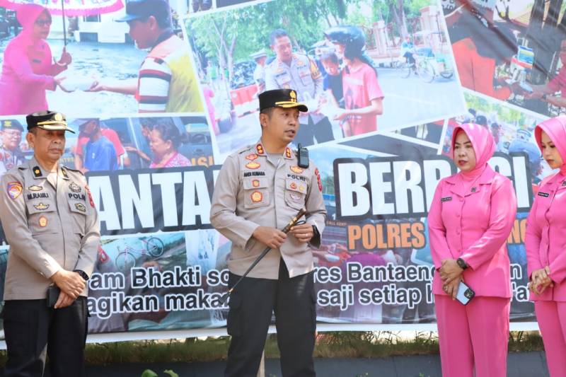 Jumat Ke-78, Polres Bantaeng Kembali Bagikan 515 Nasi Kotak Ke Warga