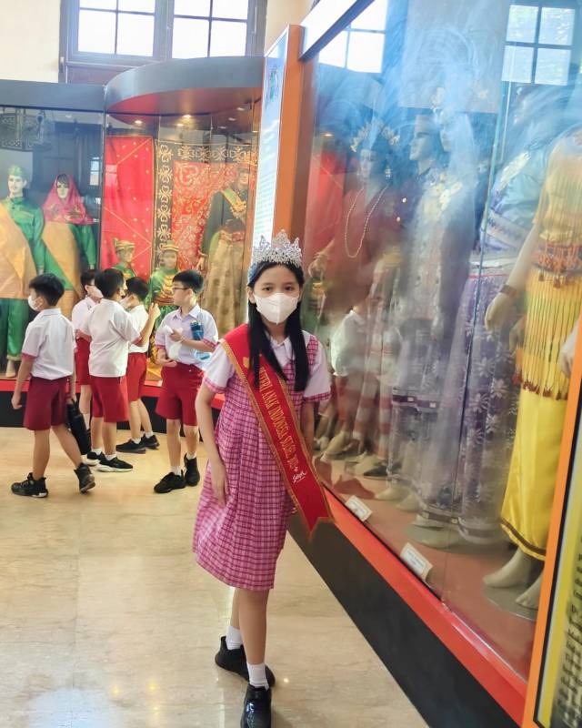 Chelsea Vienna Tanamal, Putri Anak Indonesia Sulsel 2023 Kunjungi Pameran Budaya di Museum Kota Makassar