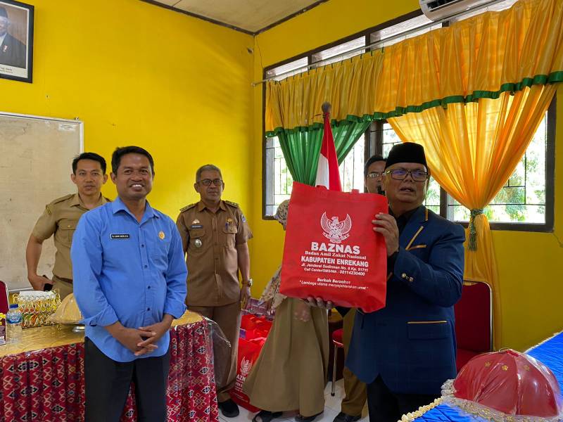 BAZNAS Salurkan Bantuan Paket Sekolah Senilai Rp15 Juta Kepada Siswa SLB Negeri Enrekang