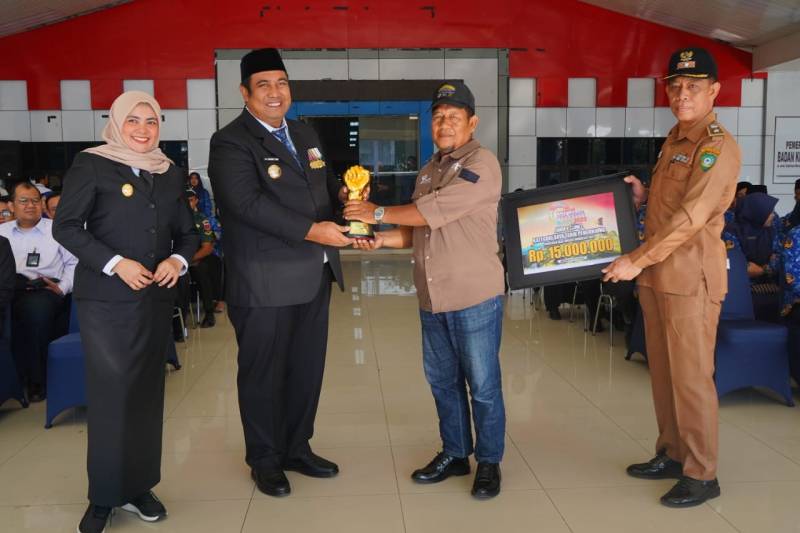 Sertifikat ADWI 2023 Diserahkan Bupati Maros Ke Kades Salenrang