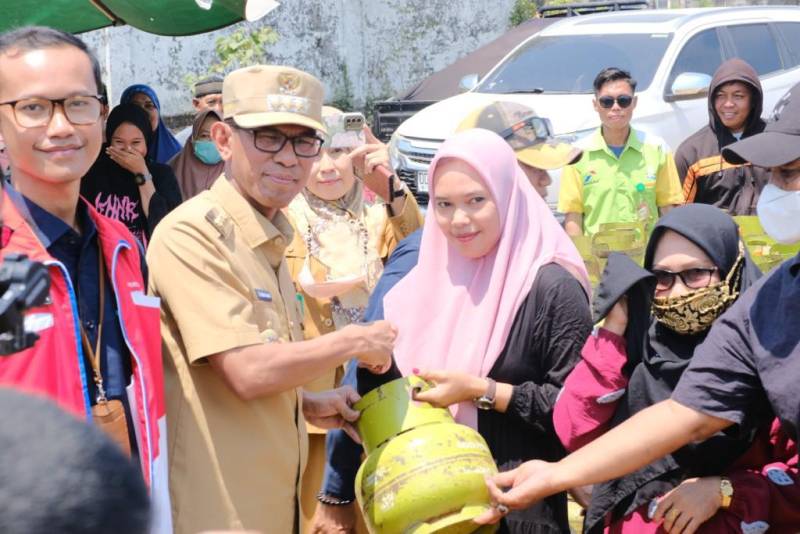 Pemkab Takalar dan Pertamina Gelar Operasi Pasar