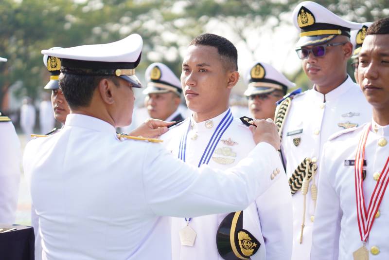 389 Taruna Poltekpel Barombong Diwisuda dan Dilantik 