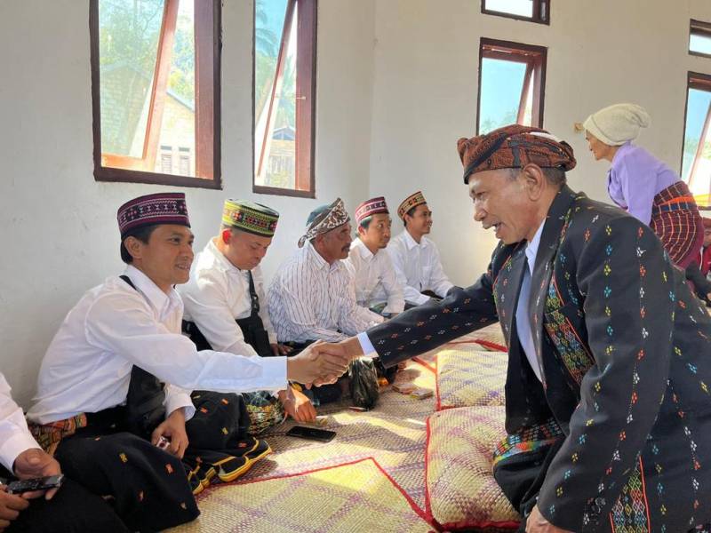 Warga Poco Leok NTT Sambut Hangat PLN dalam Upacara Adat Penti