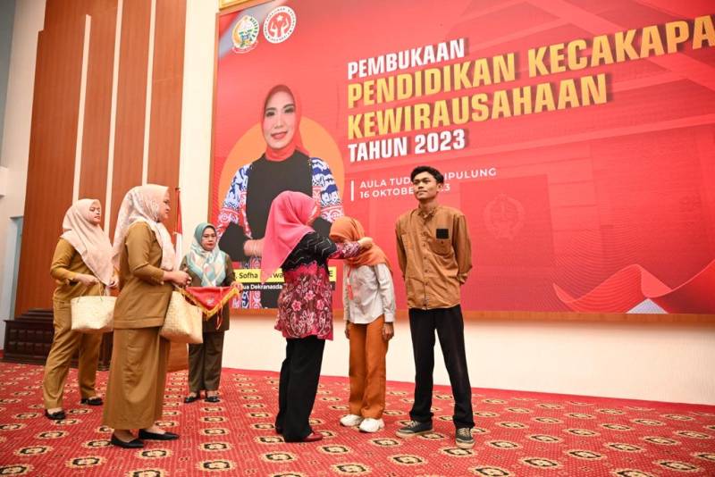 Sofha Marwah Bahtiar Hadiri Peringatan HKG PKK Kota Makassar
