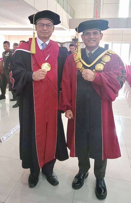 Taruna Ikrar Terima Gelar Adjunct Professor dari Universitas Pertahanan RI