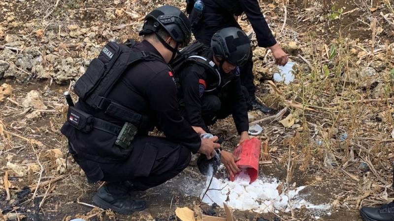 Gegana Sat Brimob Polda Sulsel Musnahkan Barang Bukti Handak