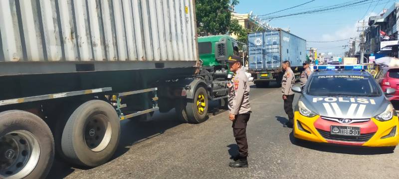 Unit Patroli Polsek Ujung Tanah Lakukan Pengaturan Lalin