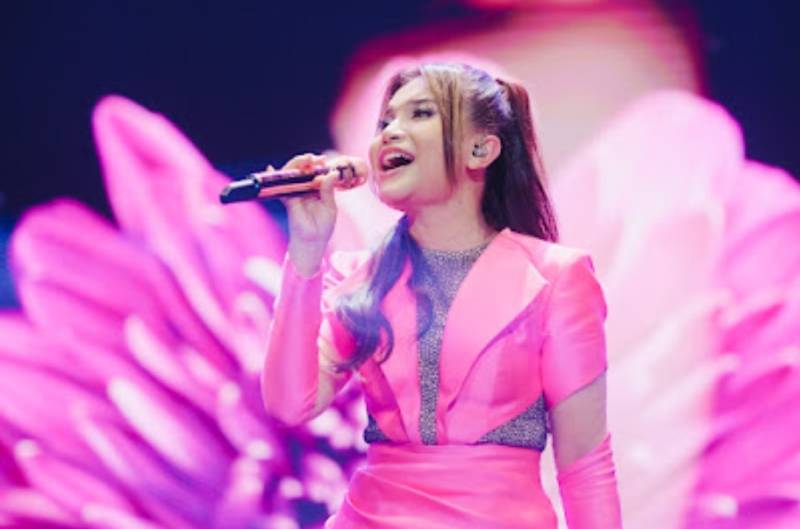 Usai Tampil di Malaysia dan Singapura, Rossa Konser di Makassar