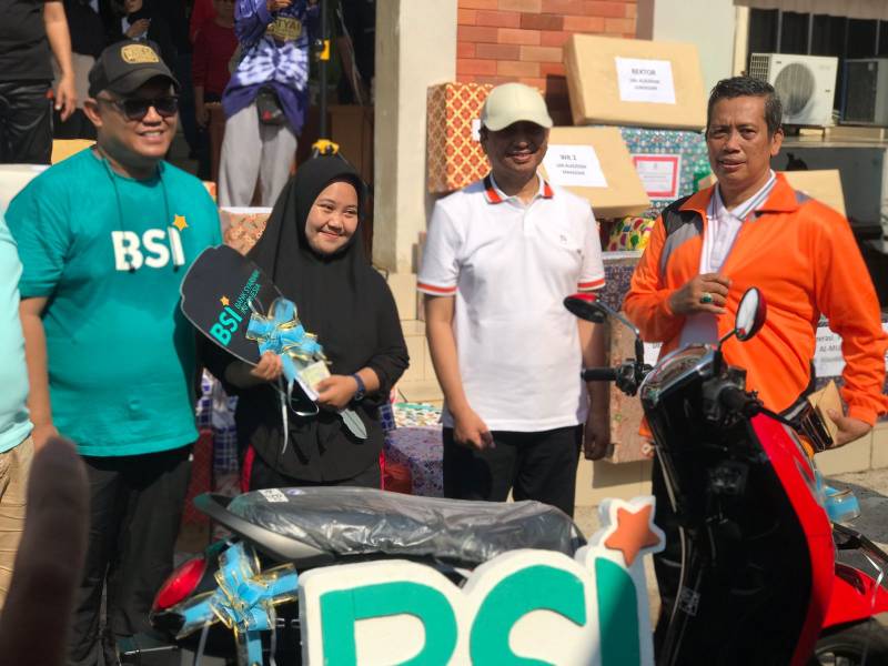 Mahasiswa PBI Menangkan Hadia Utama Sepeda Motor Jalan Santai Dies Natalis ke 58 UIN Alauddin Makassar