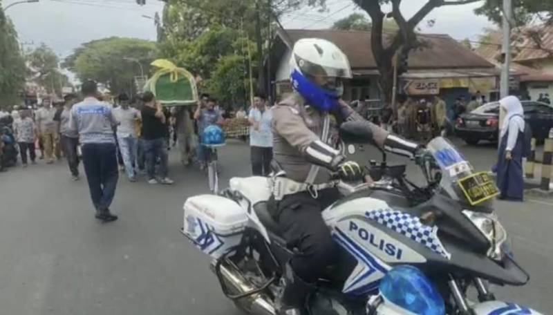 Pelayanan Prima Sat Lantas Polres Bantaeng Memberikan Pengawalan Terhadap Jenazah