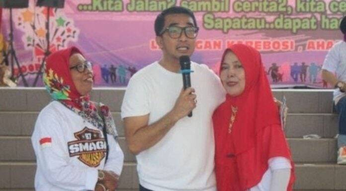 Mario David Berbaur dengan Peserta Jalan Santai Alumni SMA Negeri 3 Makassar