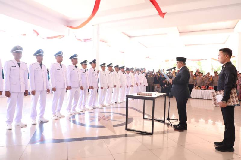 Pj. Bupati Bantaeng Lantik 25 Kepala Desa