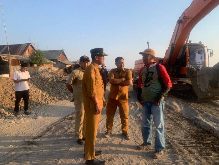 Pj Bupati Takalar Tinjau Pembangunan Tanggul di Desa Popo dan Kanaeng