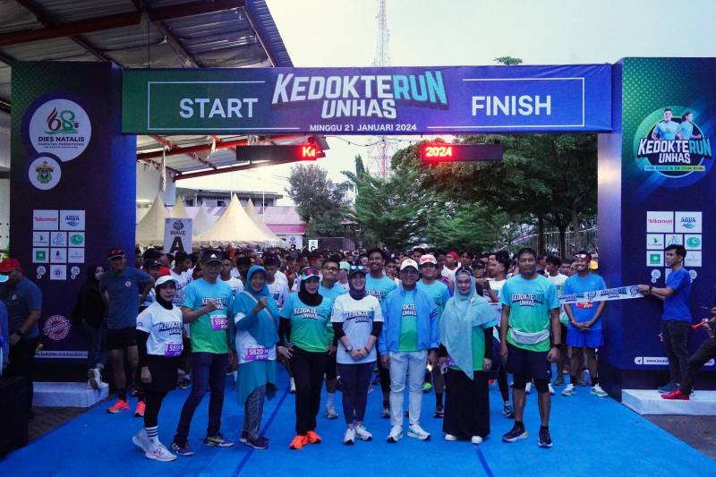 Andi Ina Lepas KedokteranRun Dies Natalis ke-68 Fakultas Kedokteran UNHAS