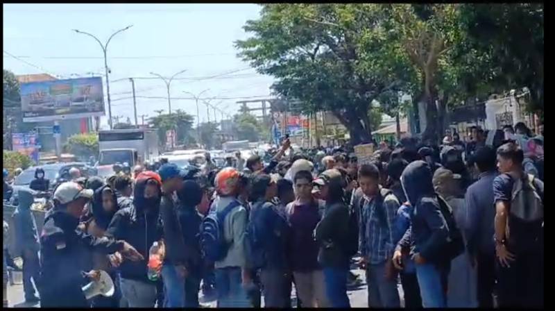Unjuk Rasa, Ratusan Mahasiswa Desak Sentra GAKKUMDU Sikapi Keputusan Bawaslu Bone