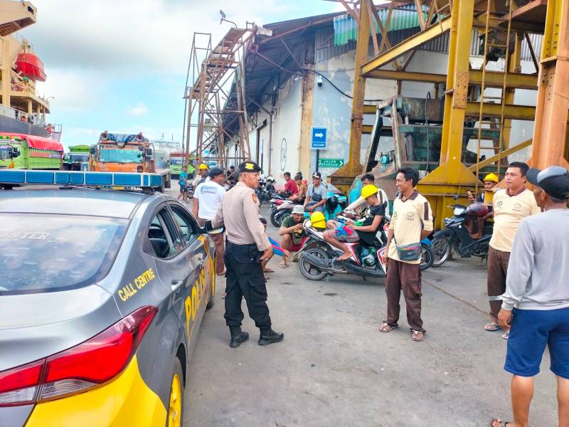 Polsek Kawasan Soeta Awasi Bongkar Muat Barang di Pelabuhan 