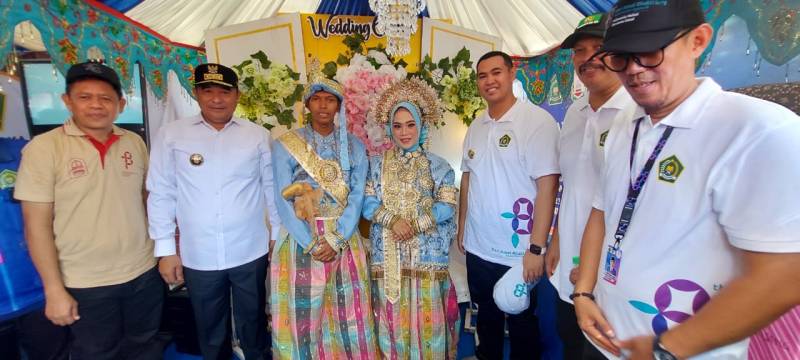 Pj. Gubernur Sulsel Lepas 78 Burung Merpati dan Jadi Saksi Nikah