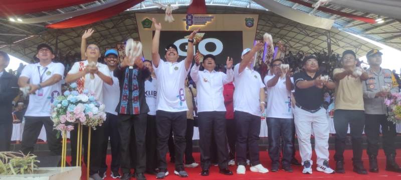 Pj. Gubernur Sulsel Lepas 78 Burung Merpati dan Jadi Saksi Nikah