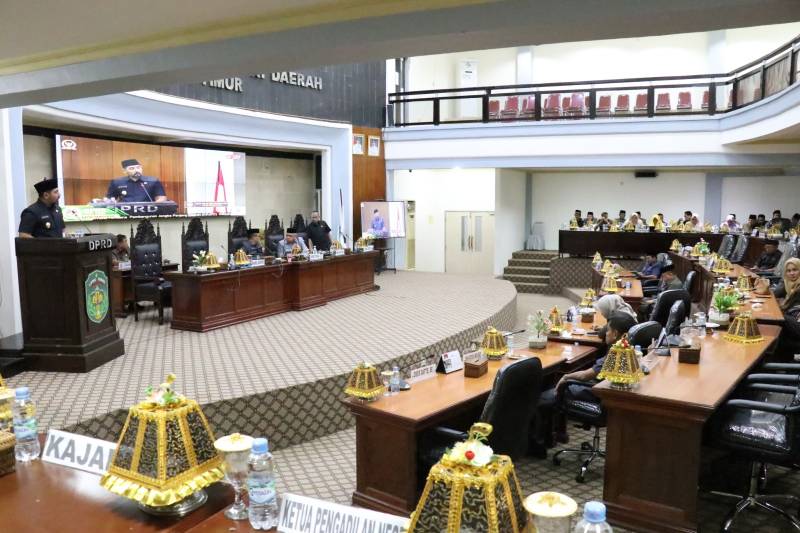 Wabup Akbar Sampaikan Ranwal RPJPD 2025-2045 ke DPRD Lutim