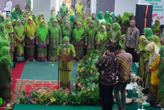 Lantik 6 Ketua PC Muslimat NU se Sulsel,  Khofifah Ingatkan Jaga Kekompakan