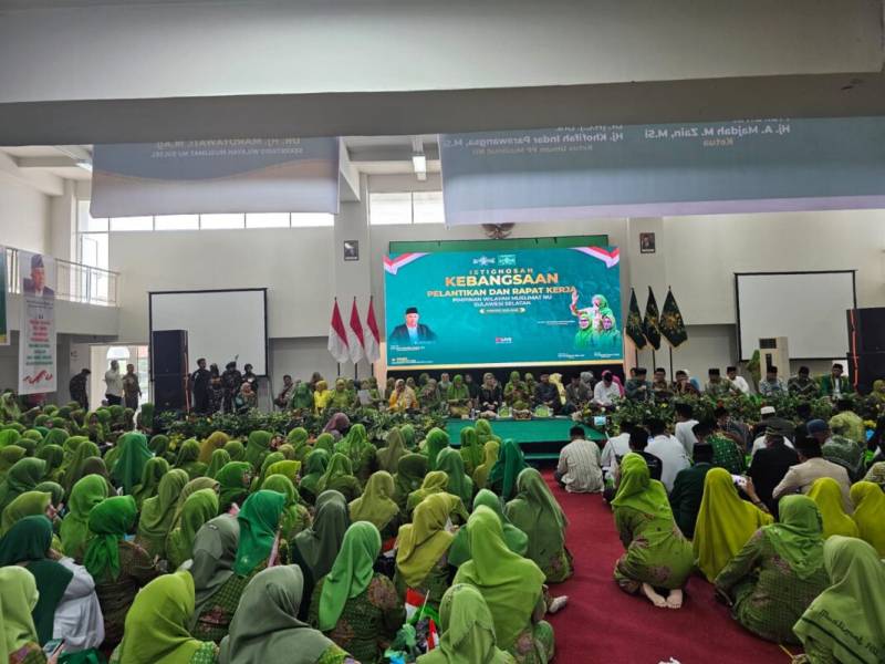 Lantik 6 Ketua PC Muslimat NU se Sulsel,  Khofifah Ingatkan Jaga Kekompakan