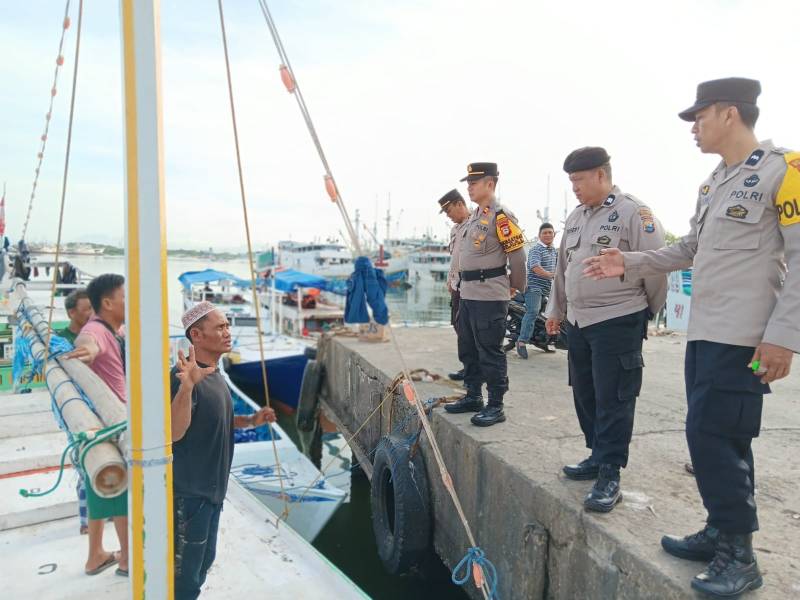 Kapolsek Paotere Imbau Nelayan Antisipasi Cuaca Ekstre