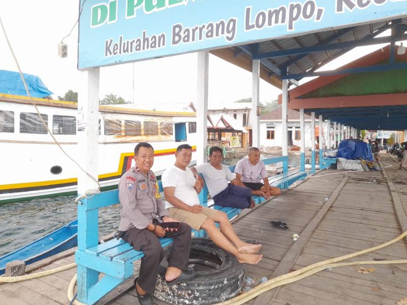 Ajak Warga Sukseskan Pemilu 2024, Bhabinkamtibmas Pulau Barrang Lompo Tingkatkan Patroli Dialogis