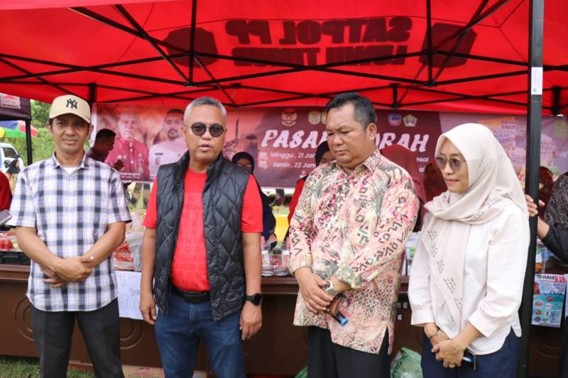 Bupati Budiman Kunjungi Pasar Murah Rangkaian Acara HJL ke 756 dan HPRL ke 78