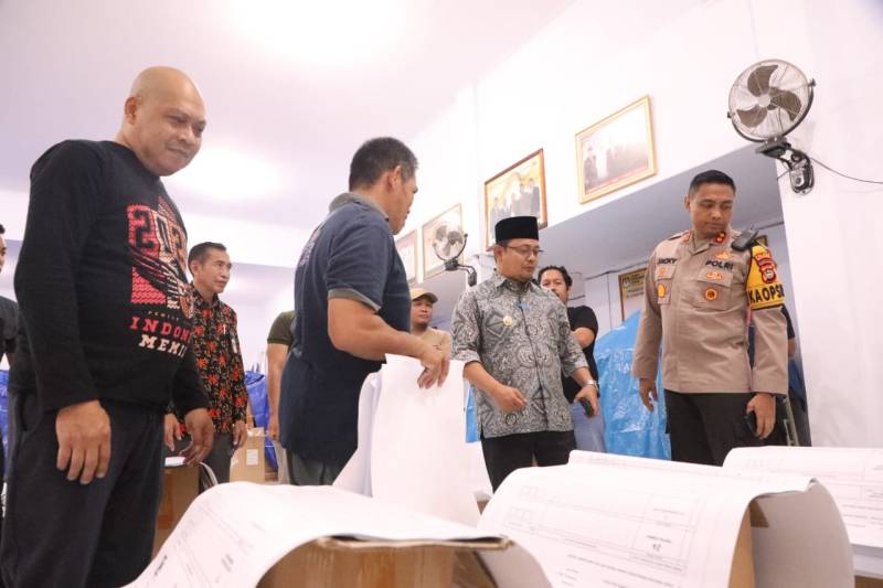 Tinjau Persiapan Pesta Demokrasi, Pj. Bupati Bantaeng Kunjungi KPU 