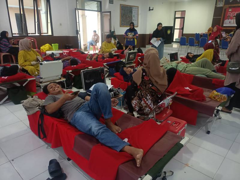 Tahu Manfaatnya, Warga Pallangga Antusias Ikuti Donor Darah