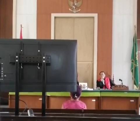 Terungkap di Persidangan, Terdakwa Elly Bersama Lelaki Ancam dan Rampas Emas Korban di Hotel 